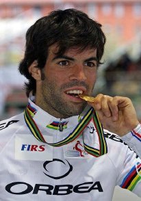 Yann Guyader glides effortlessly on inline skates, showcasing his exceptional speed and agility.